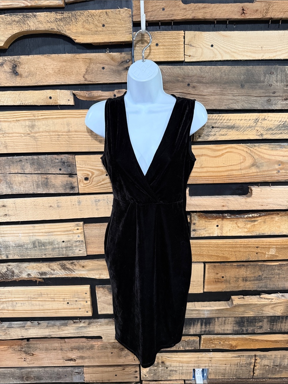IRIS Black Bodycon‎ Velvet Sleeveless V-neck MIDI Dress Size Small NWT